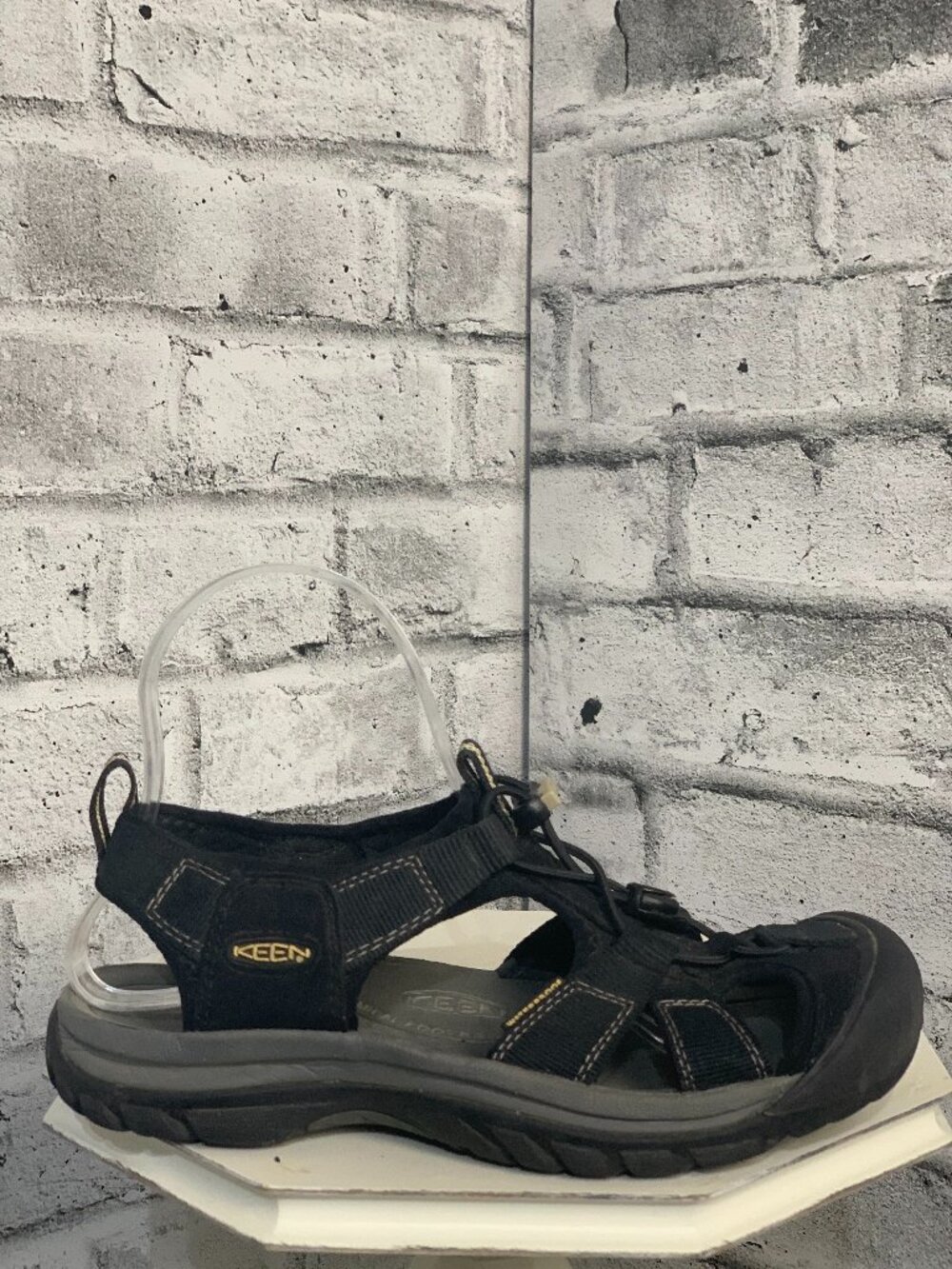 Keen Sandals Women's 7 Black Venice H2 Hiking Kayaking Adjustable Water Shoes